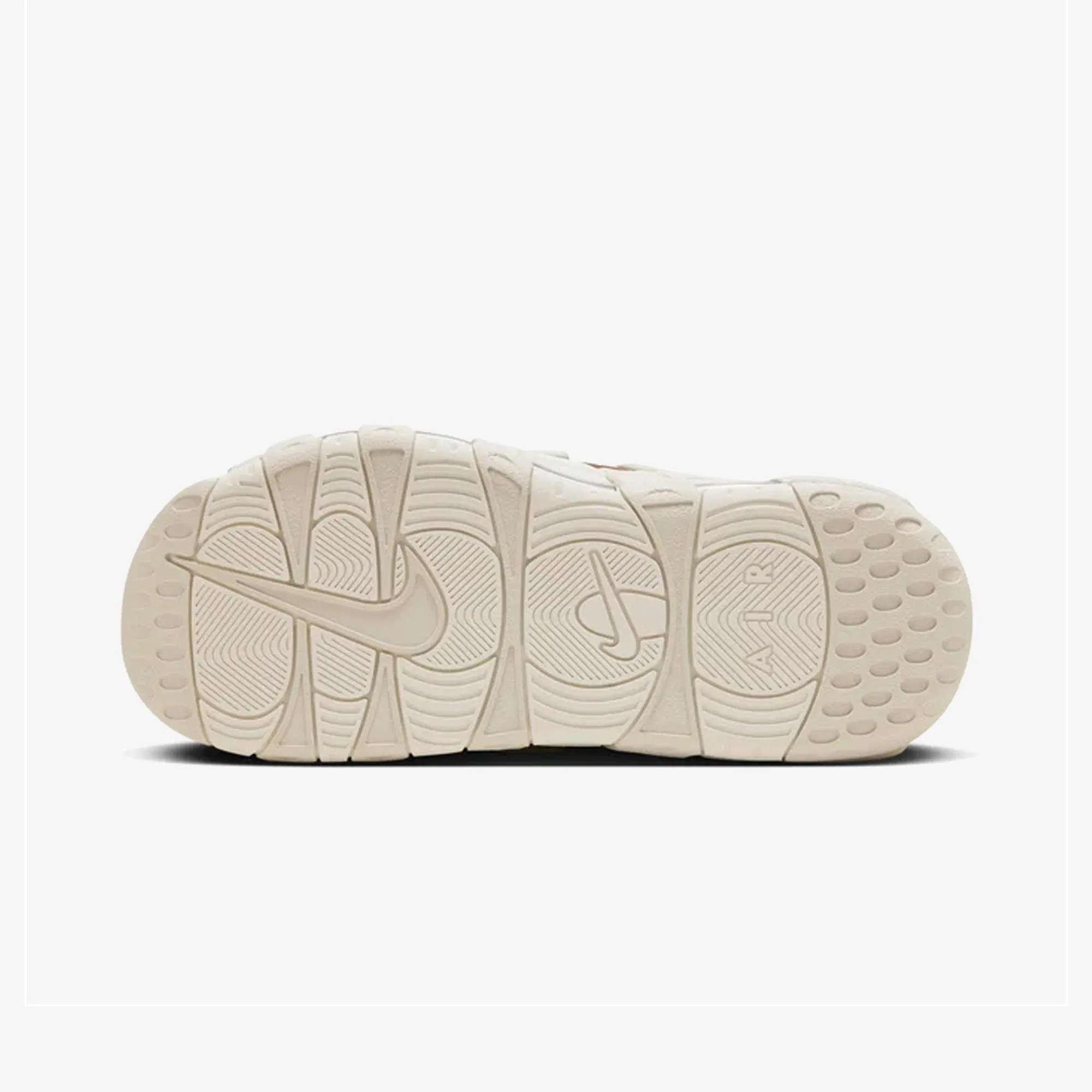 JORDAN | AIR MORE UPTEMPO { LT BRITISH TAN/SAIL-LT OREWOOD BRN-CLEAR