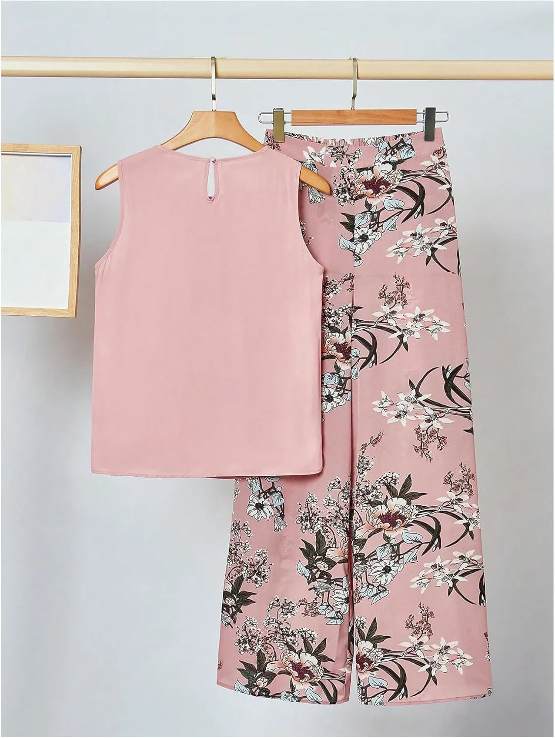 WDIRARA Women's 2 Piece Outfits Pleated Chiffon Tank Top Floral Print Wide Leg Pants Set