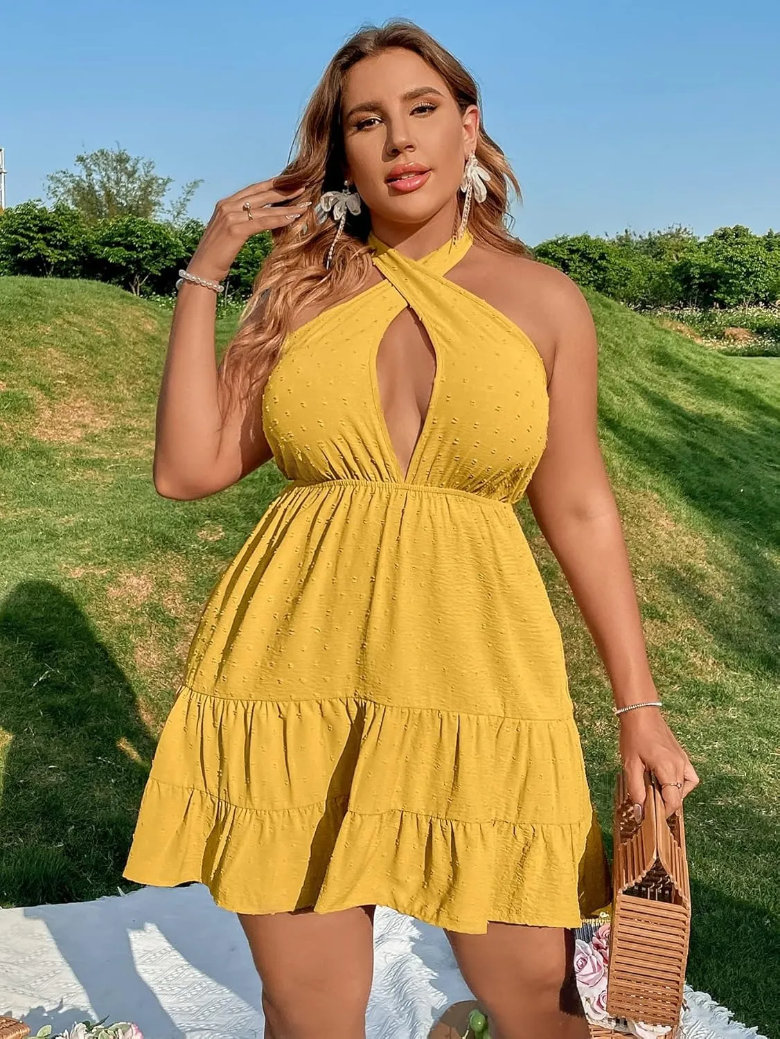 WDIRARA Women's Plus Size Crossover Halter Neck Tie Cut Out Ruffle Flowy A Line Dress 2023 Summer Short Dress